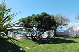 Splendida villa fronte mare con giardino e patio