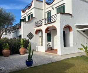 Villa angolare con doppia esposizione, 500 metri dal mare