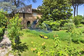 Villa su un unico livello con grande giardino e spazi attrezzati in residence esclusivo