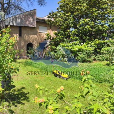 Villa su un unico livello con grande giardino e spazi attrezzati in residence esclusivo