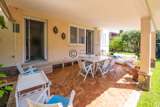 Villetta a schiera in affitto con ampio giardino