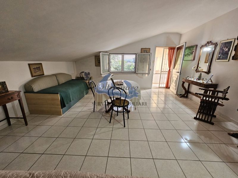 Villa angolare con doppia esposizione, 500 metri dal mare