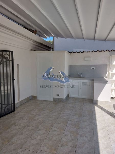Villa angolare con doppia esposizione, 500 metri dal mare