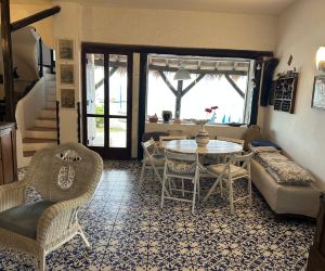 Splendida villa fronte mare con giardino e patio