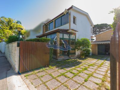 Villa con ampio giardino e garage a 90 metri dal mare in residence