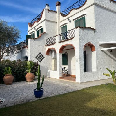 Villa angolare con doppia esposizione, 500 metri dal mare