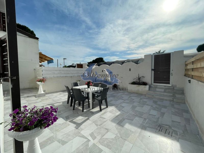 Villa angolare con doppia esposizione, 500 metri dal mare