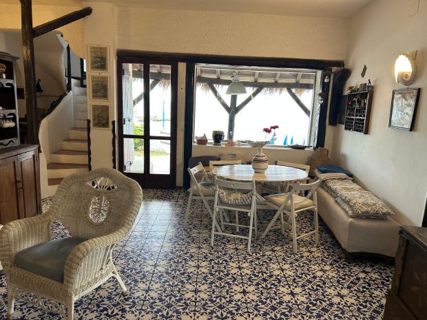 Splendida villa fronte mare con giardino e patio