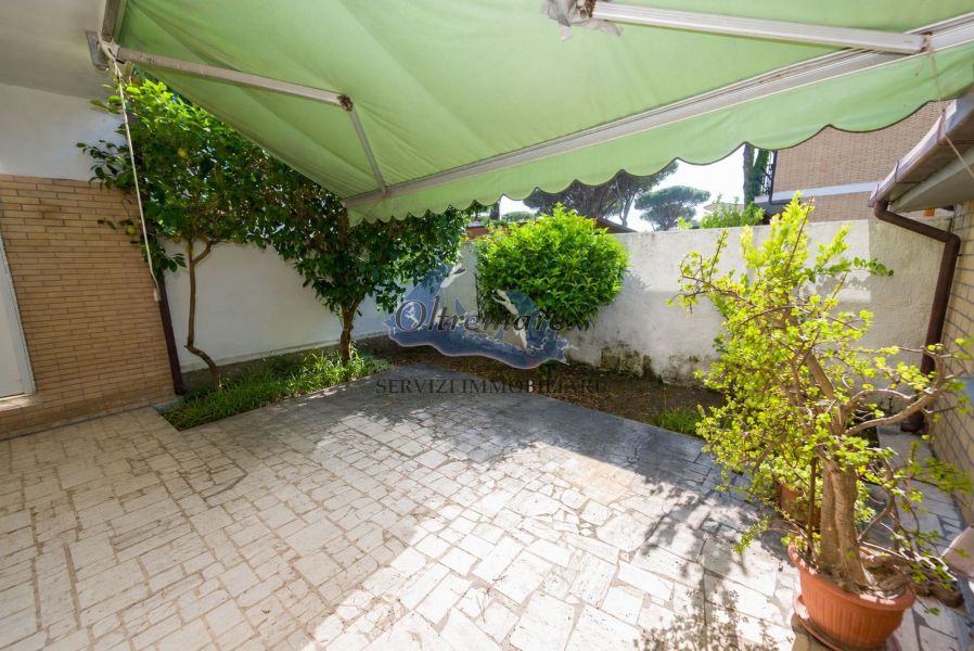 Villa angolare con doppia esposizione, 500 metri dal mare