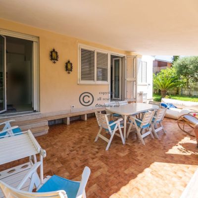 Villetta a schiera in affitto con ampio giardino